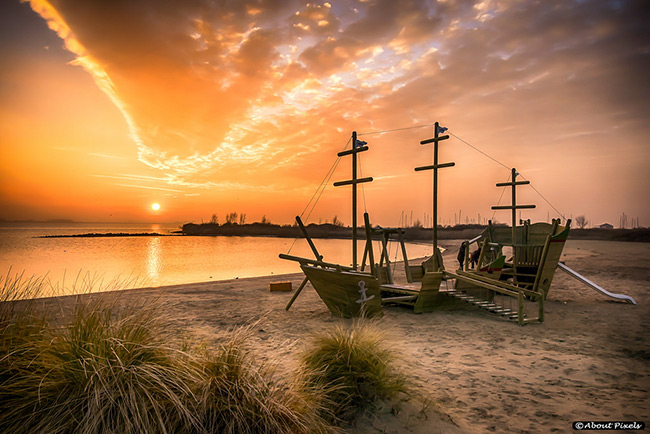 Dagje uit met kinderen, strand, speeltoestel, Hellevoetsluit