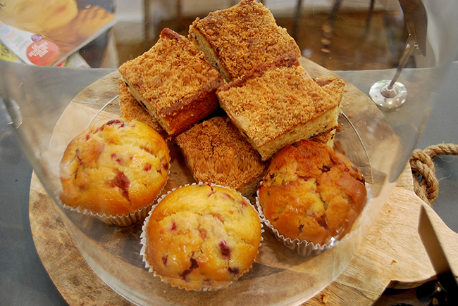 Zelfgemaakte koekjes en cake