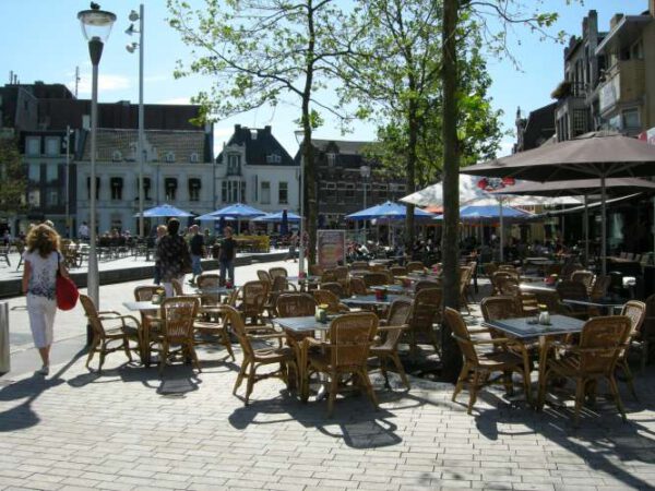 Terras Kaatsheuvel, centrum, markt, dagje uittips, bezienswaardigheden, monumenten