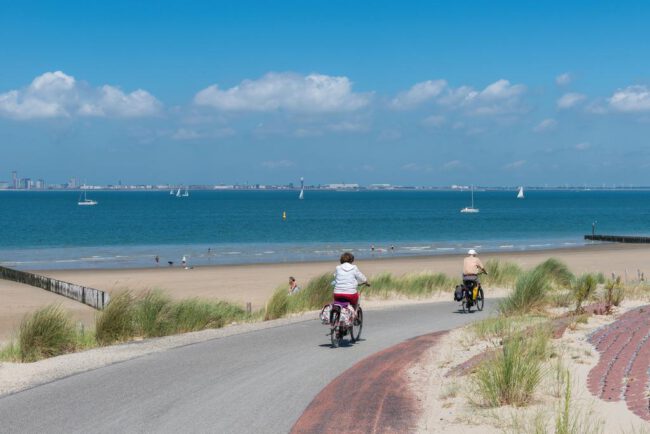 Breskens wandelen en fietsen aan het strand.