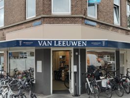 voorkant pand belettering