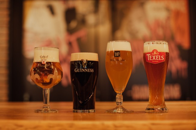 Selectie van speciaalbieren aan de bar bij Bistro de Buurman Breskens