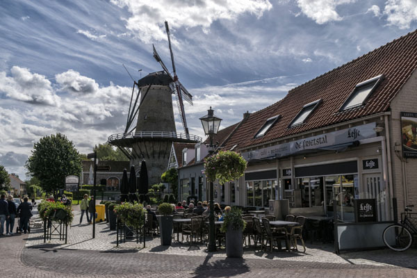 Molen in Sluis, heerlijk genieten aan het terras