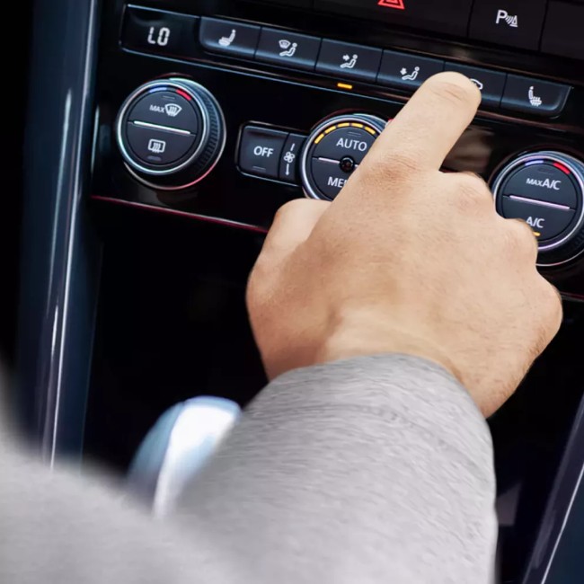 hand bedient airco knop in auto