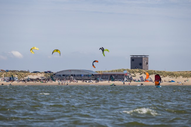 Kitesurfen en watersport bij Natural High Beachclub Brouwersdam