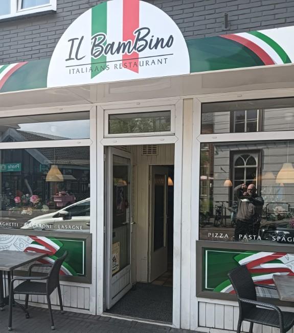 vooraanzicht van italiaans restaurant il bambino in Zundert met uitnodigende gevel en terras