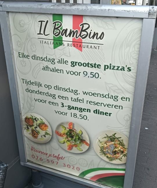 actiebord van il bambino in Zundert met pizza aanbieding en 3 gangen diner promotie voor toeristen