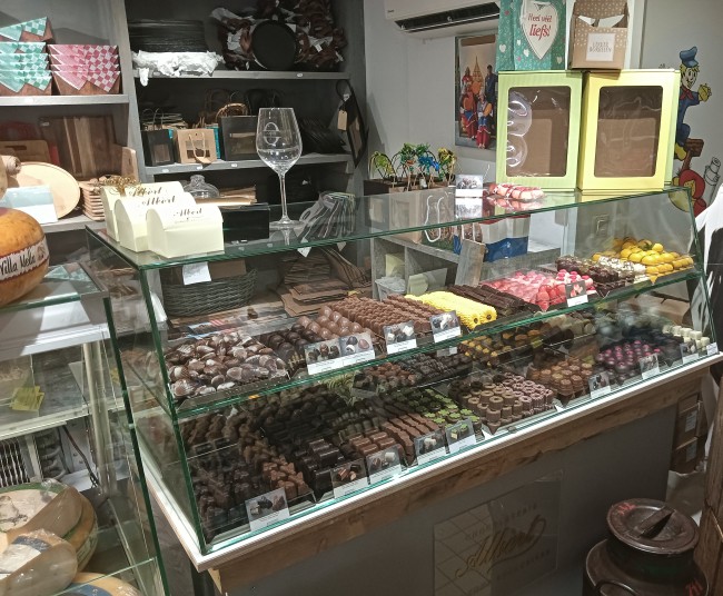 ambachtelijke bonbons en chocolade in kaashandel dammers ouddorp