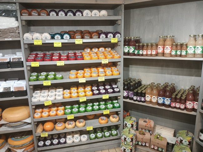 groot assortiment kazen bij kaashandel dammers ouddorp