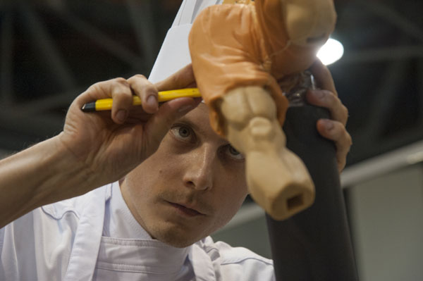 18e Trophee Chocolat Pascal Caffet op de 21 Salon de Gastronomie te Troyes FR, deelnemer Tom van de Veen BonTom Nijkerk NL