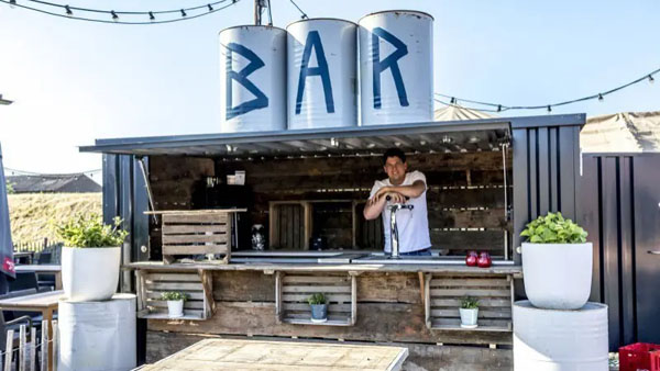 Buiten bar Fort Lunet, genieten in de zomer