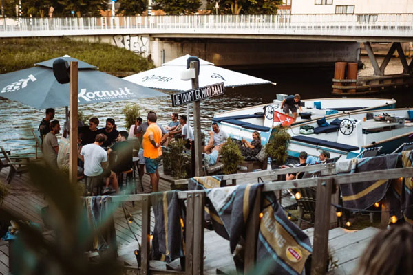 Kom genieten op BAAI Breda terwijl je een drankje doet op het terras of boottochten groepsuitjes en events ervaart