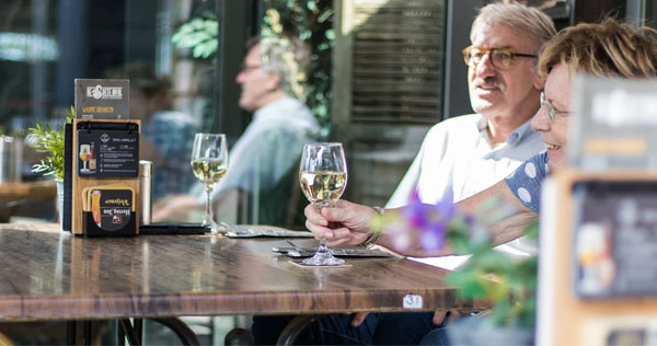 Soete Inval eten en drinken, kom tot rust na een lange wandeling door de bossen.