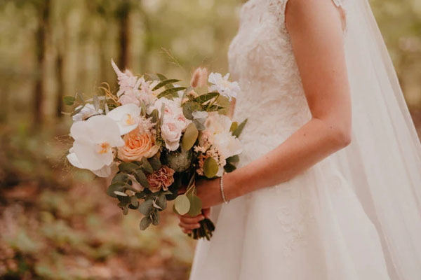 Bloemetje van Alis, bloemstukken voor bruiloften en rouwboeketten Ermelo en Leerdam