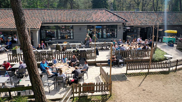 Kom genieten op het terras bij Taverne de Posthoorn Oisterwijk