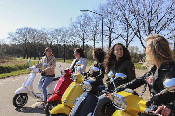 Vespa huren bij Taverne de Posthoorn Oisterwijk