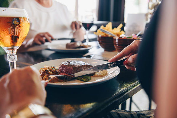 Heerlijk dineren in een ongedwongen sfeer Café Brasserie De Kiosk