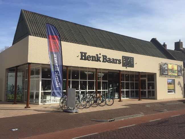 buitenkant van henk baars bike sports winkel in hilvarenbeek