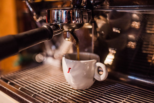 Geniet van een versbereide koffie bij Restaurant 't Nekkermenneke