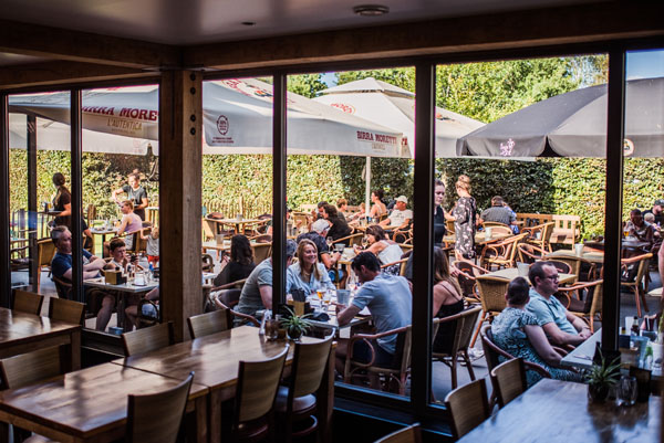 Genieten op het terras bij Restaurant 't Nekkermenneke