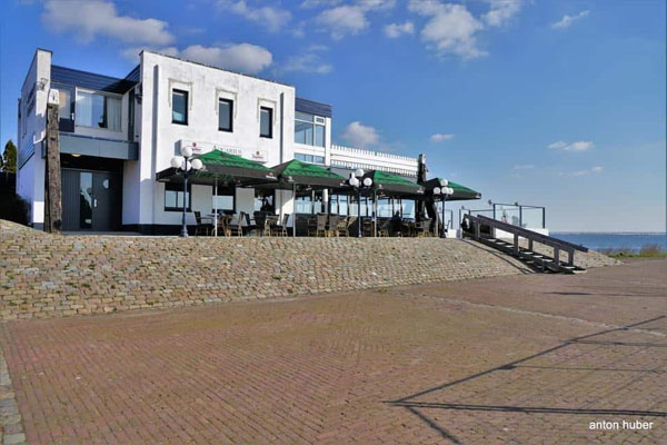 Restaurant Aquarius Hellevoetsluis van buitenaf