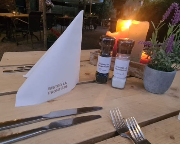 Kom en geniet van een overheerlijk romantisch diner bij Bistro la Frontière Baarle Nassau