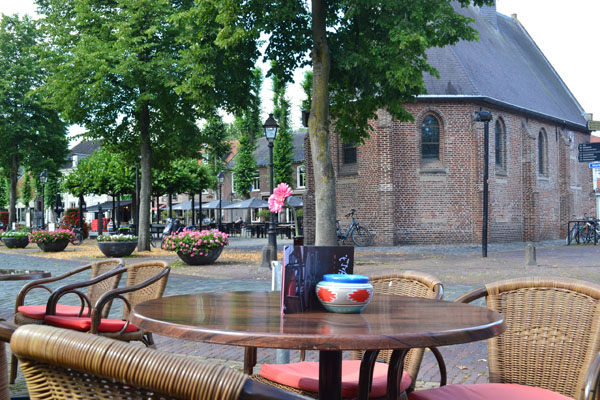 Terras 't Menneke Eersel, aan de markt