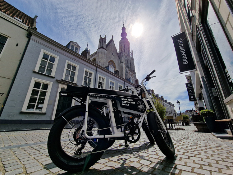 Combineer onze urban E bikes met een reis langs verschillende lokale boerderijen en bereid je eigen feestmaal