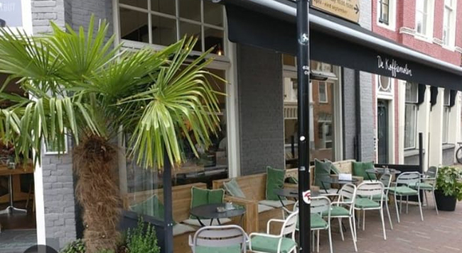 Heerlijk genieten op het terras in Tuitjenhorn