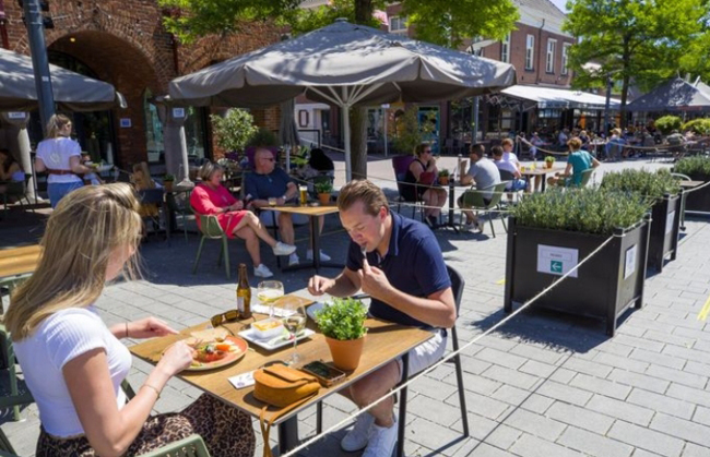 Heerlijk genieten op het terras in Waalwijk