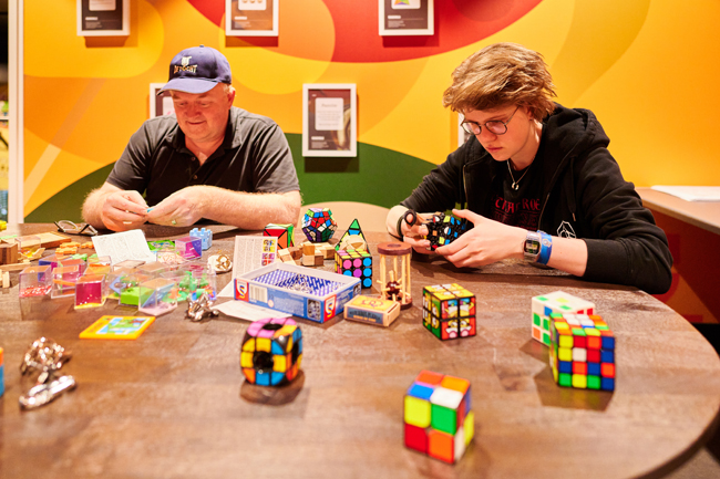 Ontdek een uitgebreide selectie van boeiende en uitdagende spellen, zorgvuldig geselecteerd om je speelervaring te verrijken.