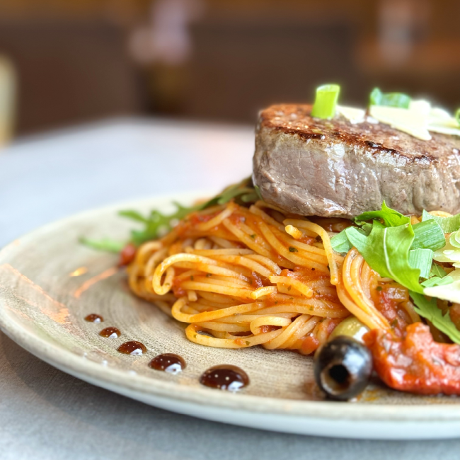 steak met spaghetti en tomatensaus brasserie t onderwerp lommel