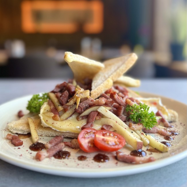 toast met kaas en spekjes brasserie t onderwerp lommel