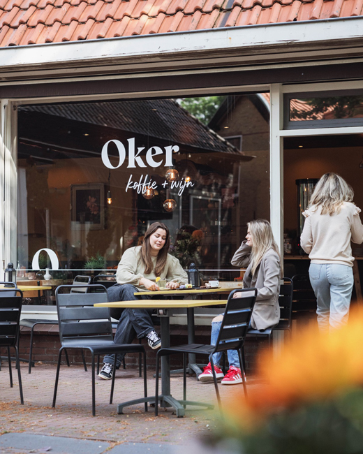Genieten op het terras bij Oker Oostvoorne