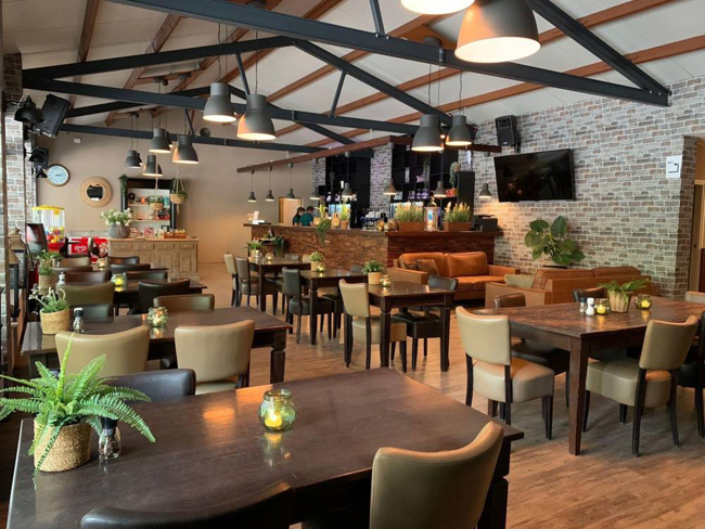 Genieten op het terras of binnen, overdag of 's avonds bij Gasterij de Grenshoeve Baarle Nassau