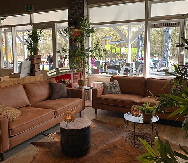 Heerlijk loungen met je vrienden bij Gasterij de Grenshoeve Baarle Nassau