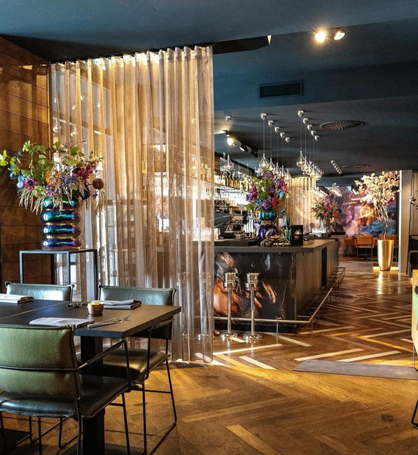 Restaurant XO, terras, bar en diner