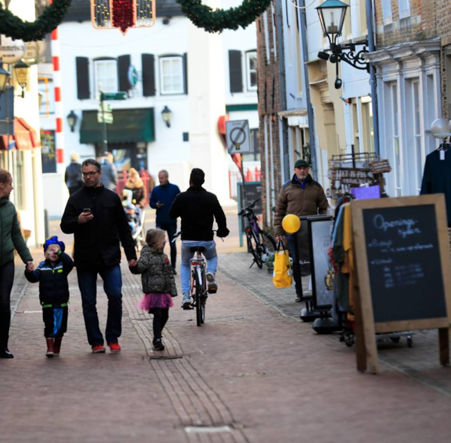 Kaart van de regio rondom Brielle met nabijgelegen steden en snelwegen