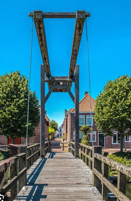 Luchtfoto van het prachtige vestingstadje Brielle omringd door water