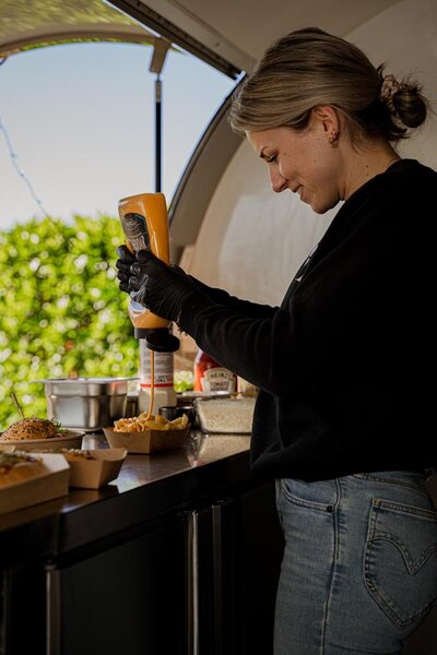 zus en zo foodtruck baarle nassau saus topping