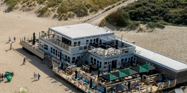 luchtfoto strandpaviljoen de boekanier nieuwvliet
