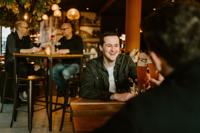 speciaalbier met vrienden bij anton kaatsheuvel