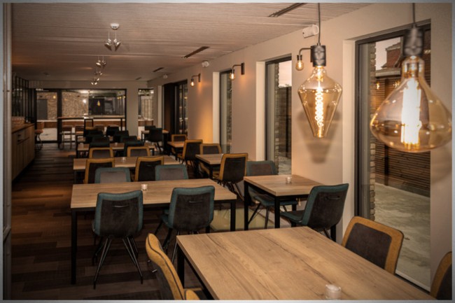 brasserie retie den triptiek gezellige eetzaal met warme verlichting