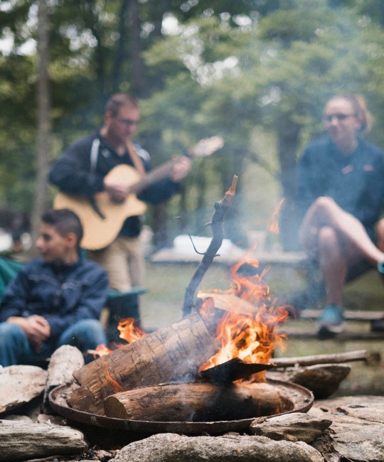 kampvuur en live muziek watermaas bootverhuur kamperland