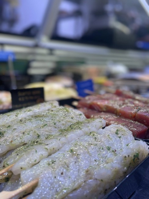 Gemarineerde vis spiesen voor de grill bij Quaars Vis Wijn Winkel Cadzand Bad