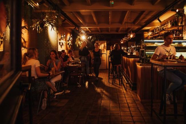 Gastrobar de Markt Breda – Sfeervolle avondsetting in de gastrobar met gasten
