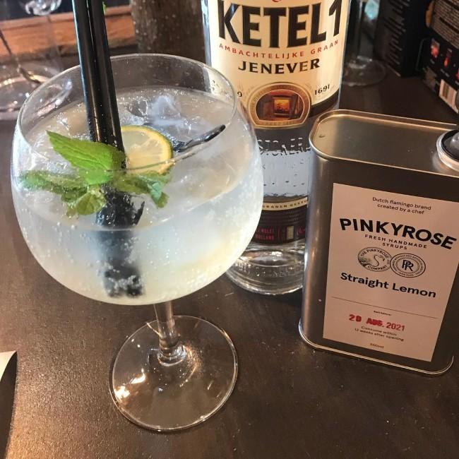 Jo's Ontbijt lunch lifestyle Chaam – Verfrissende gin tonic met ambachtelijke siroop en jenever