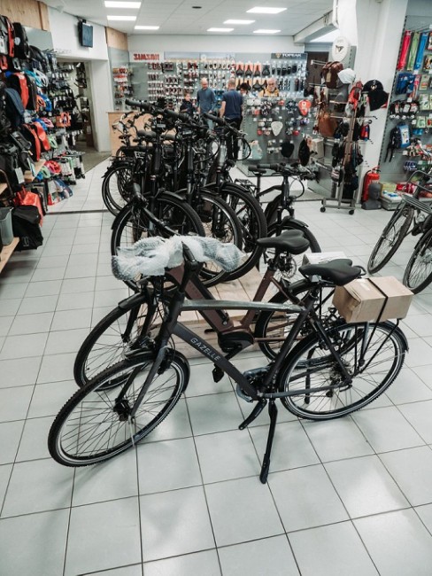 Nieuwe fietsen en accessoires bij Akkerdaas Tweewielers Zoutelande