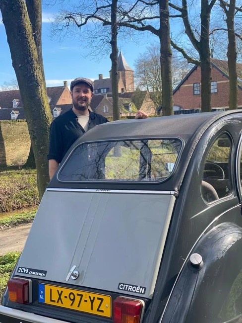 Ontdek Etten Leur in een charleston Citroen van Eendje voor een dag