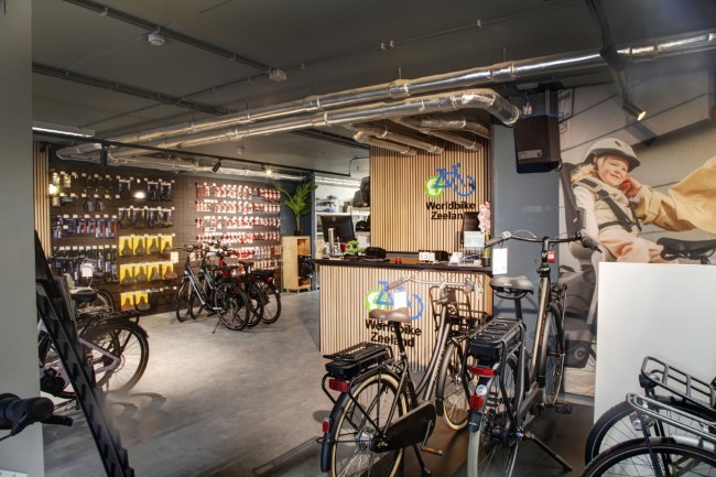 interieur worldbike zeeland met elektrische fietsen
